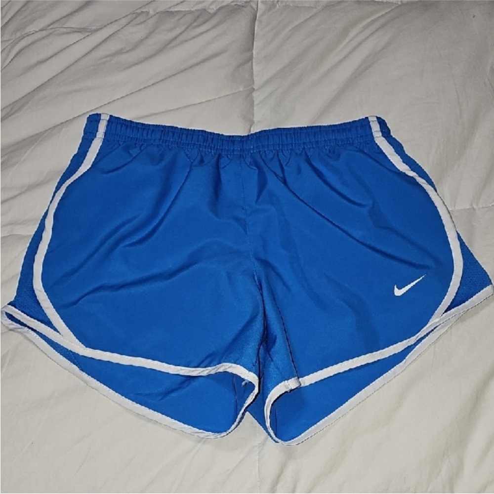 Nike Girls Youth Athletic Shorts Size Medium Like New !!